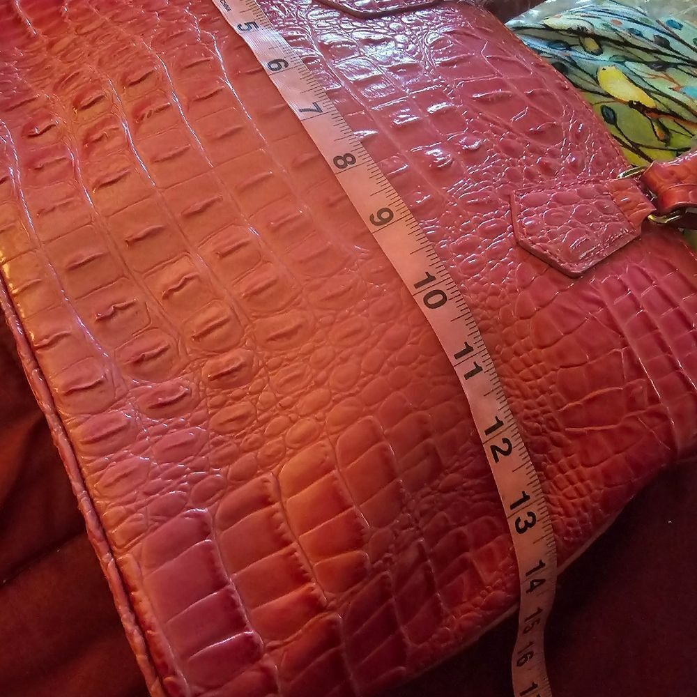 HOT PINK CROC SATCHEL - Picture 8 of 8